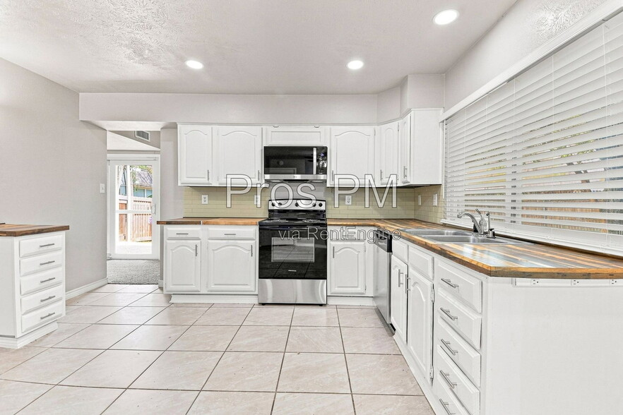 Building Photo - 5281 Reed Dr