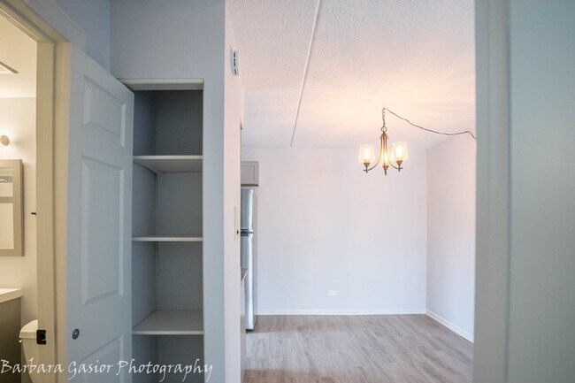 Building Photo - 835 Pearson St