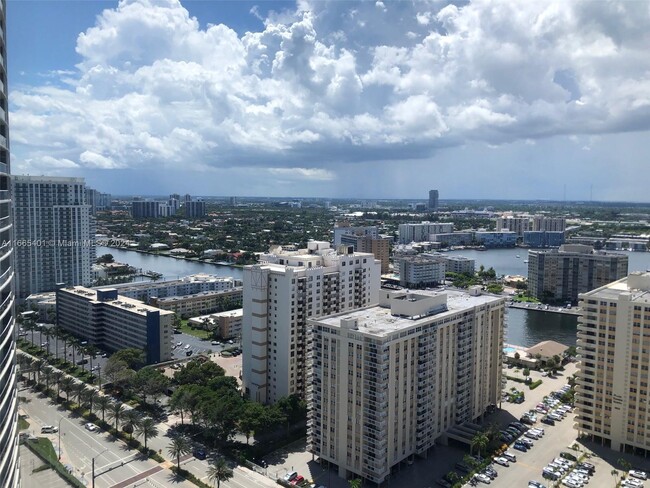 Building Photo - 1830 S Ocean Dr