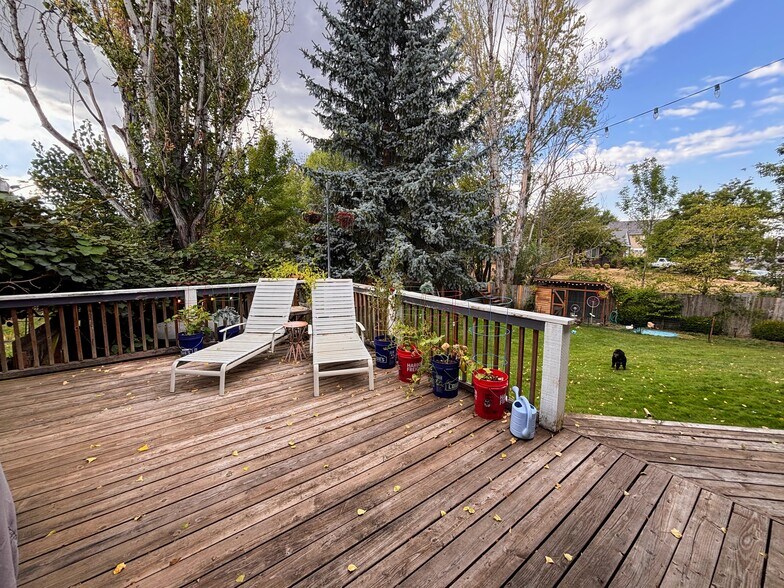 Deck (Uncovered area) - 1768 S Dogwood St