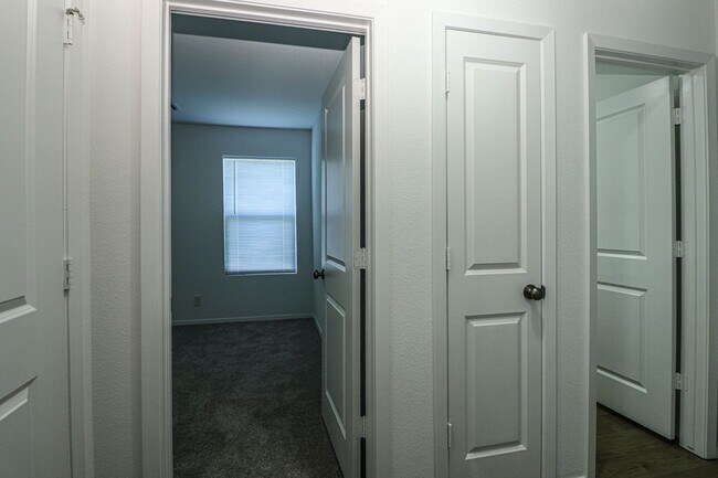 Building Photo - 3126 S 15th Pl