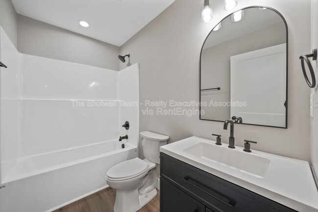 Building Photo - 2711 Tarleton Ave