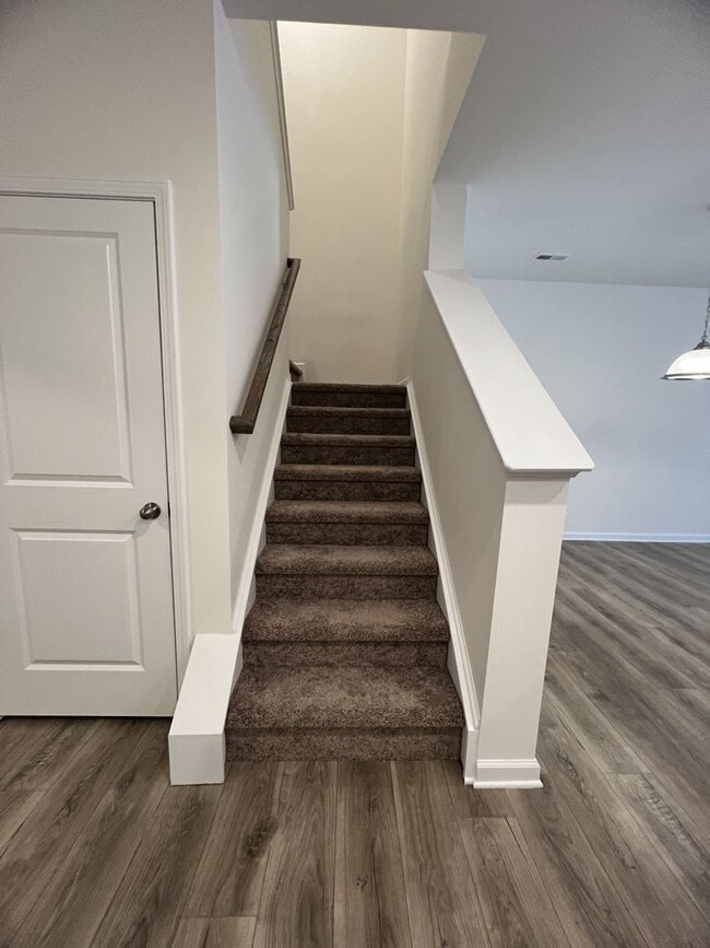 Building Photo - First Full Month's Rent FREE!