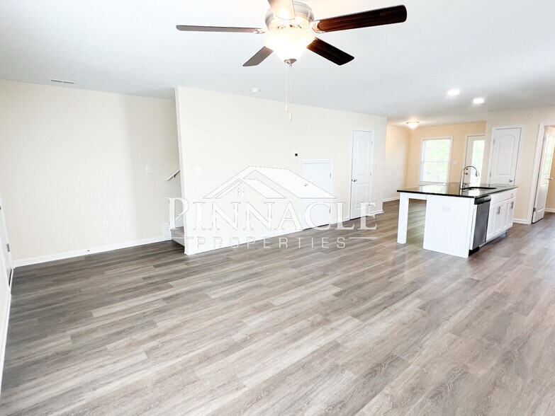 Building Photo - 2325 Tazewell Ave