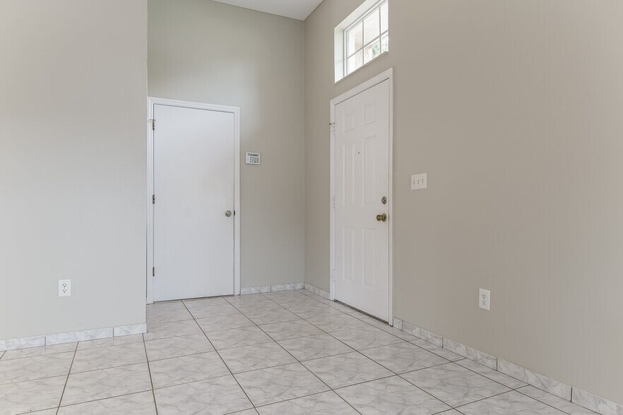 Building Photo - 8853 Parliament Ct