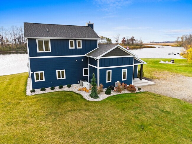 Building Photo - 1571 Harbor Rd