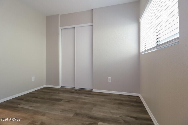 Building Photo - 11841 W Corrine Dr