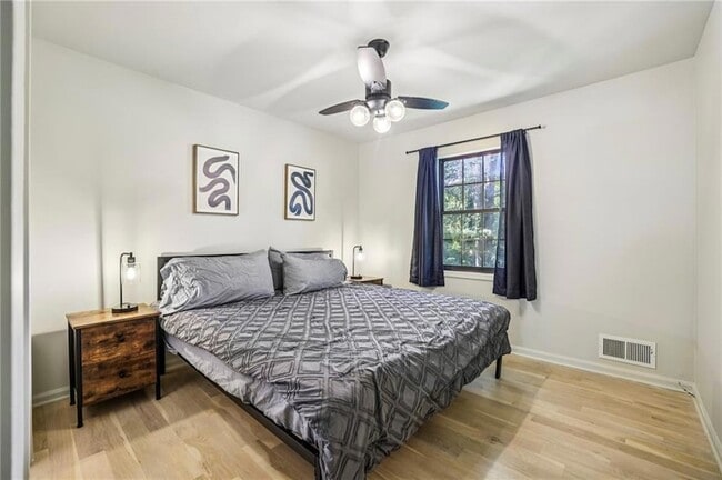 Building Photo - 2158 Wells Dr SE