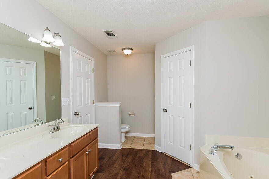 Building Photo - 4184 Destin Dr
