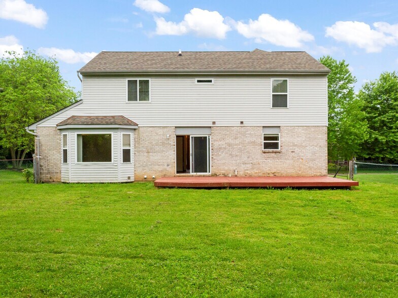Building Photo - 3004 Wolf Creek Way