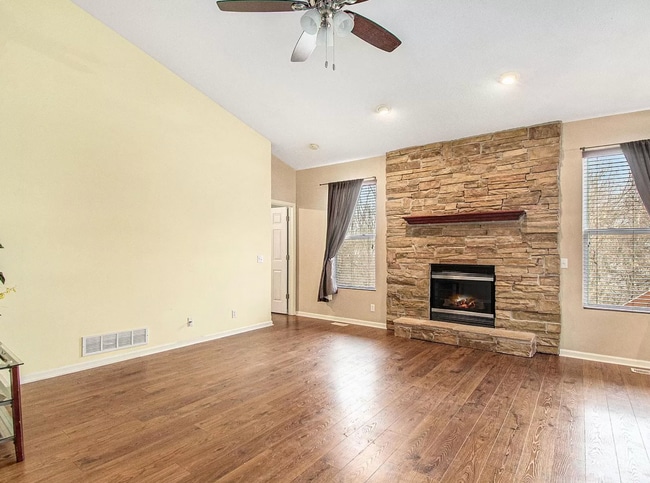 Building Photo - Spacious 4 Bedroom With Modern Comforts & ...