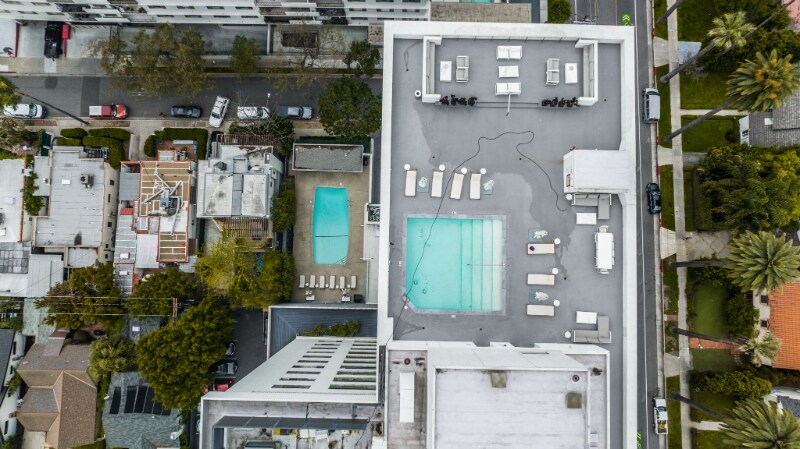 Building Photo - 838 N Doheny Dr