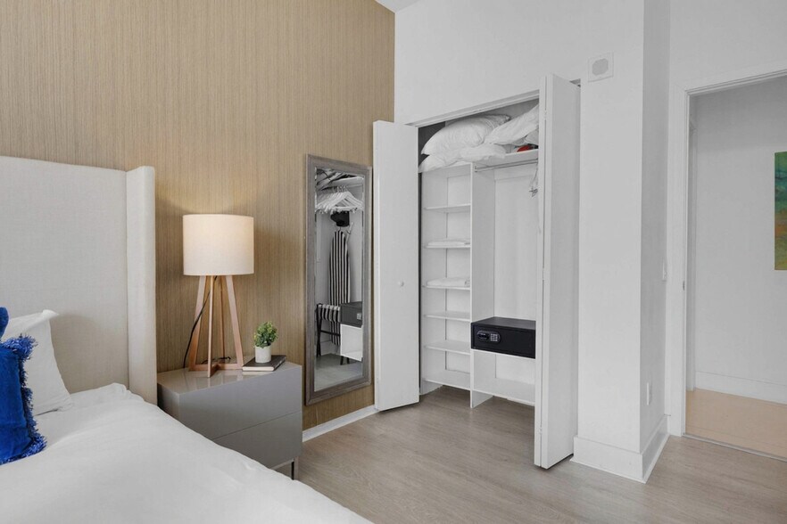 Building Photo - 4111 S Ocean Dr