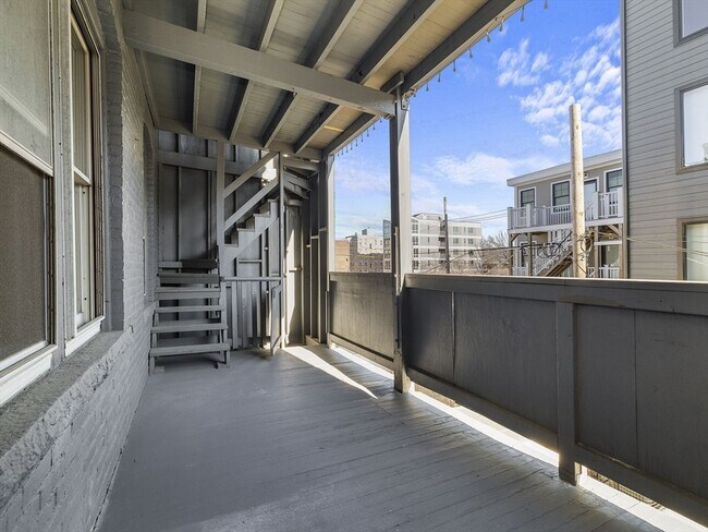 Building Photo - 131 Cottage St