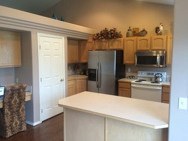 kitchen - 2100 North Palisades Drive