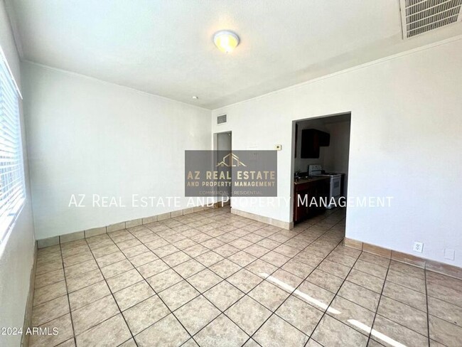 Building Photo - 1233 W Pierce St