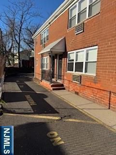 Building Photo - 222 Garibaldi Ave