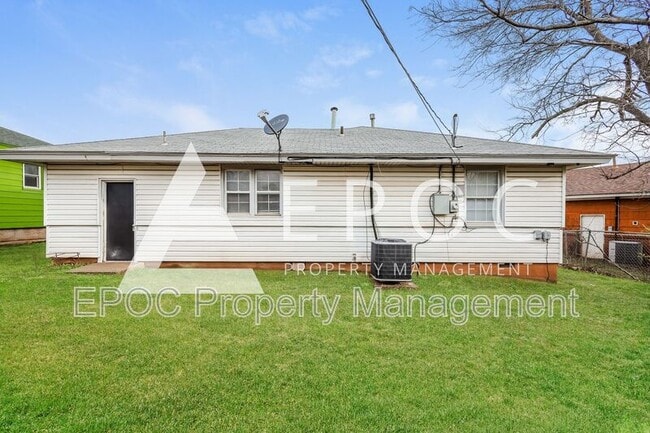 Building Photo - 1616 NE 38th St