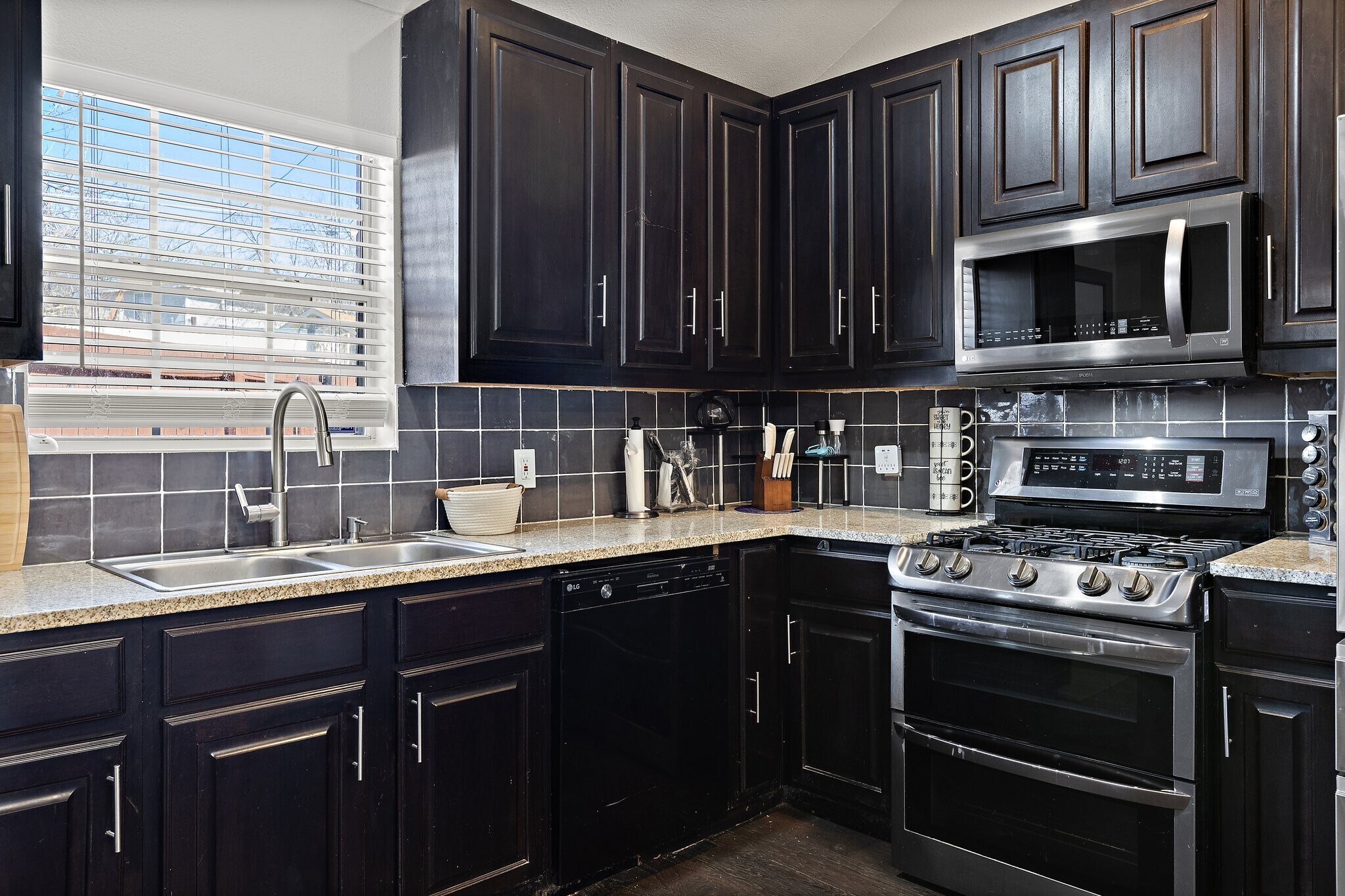 Building Photo - 1047 Eldorado Ave