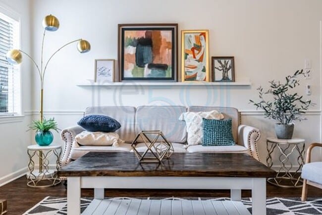 Building Photo - Available in Early August Attn: Pilots! 3BR 2BA Crashpad!