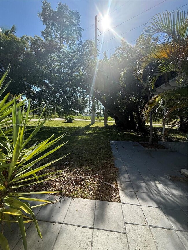 Building Photo - 1503 NE 128th St