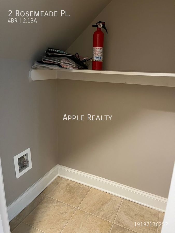 Building Photo - 2 Rosemeade Pl