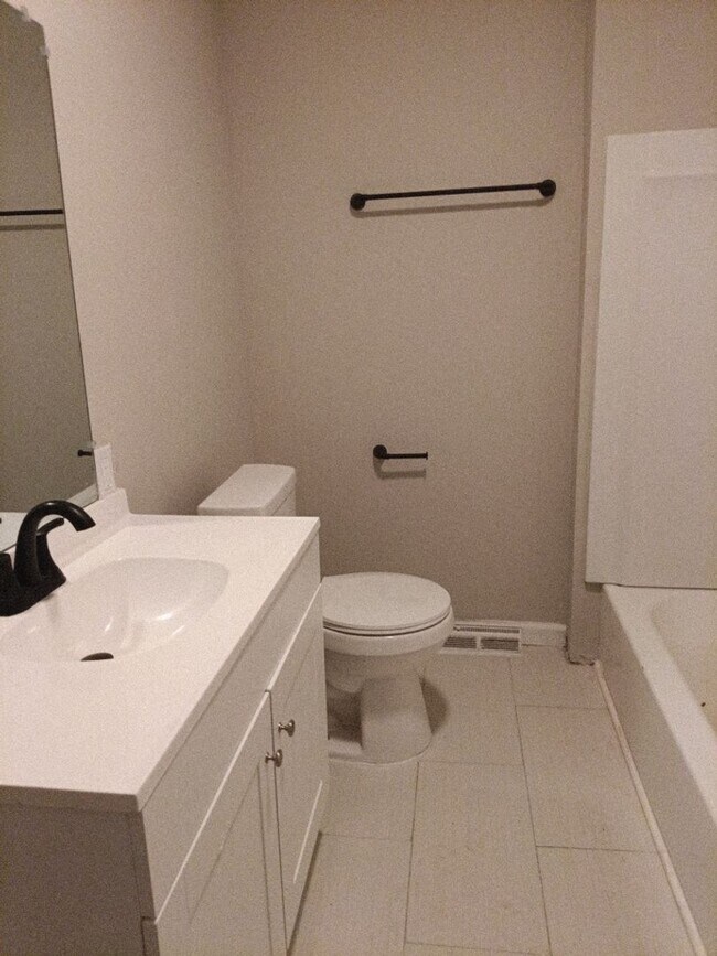 Building Photo - Cozy 3 Bedroom Home with Fenced Yard – Available Now in Augusta!