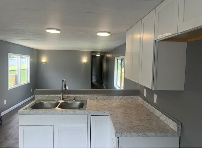 Building Photo - 222 Garlands Private Dr