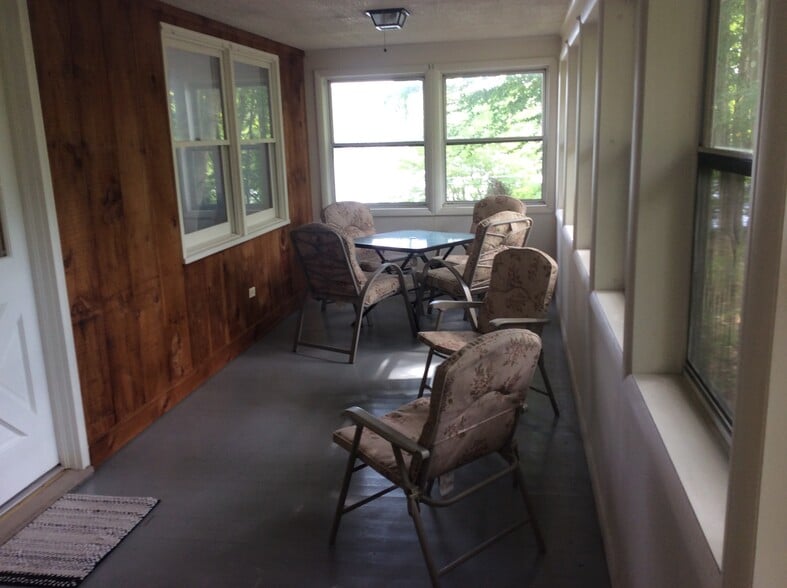 Building Photo - 126 W Shore Dr