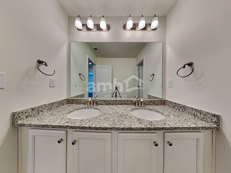 Building Photo - 401 Tributary Ln