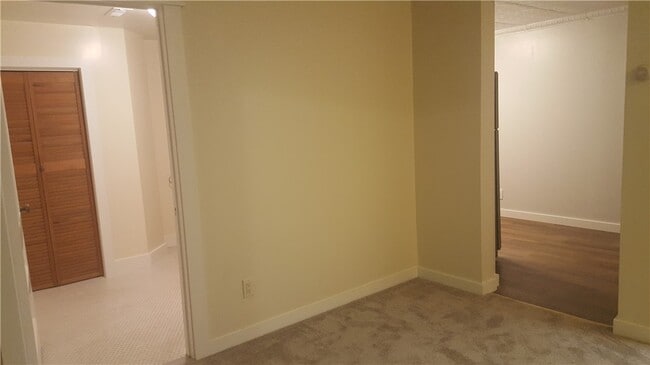 Building Photo - 1063 East Ave