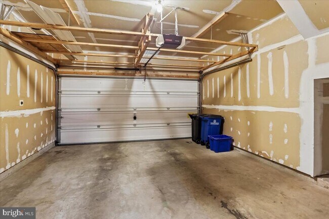 Building Photo - 2943 St Helen Cir