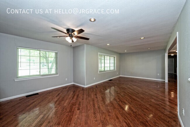 Building Photo - 525 W 4th St