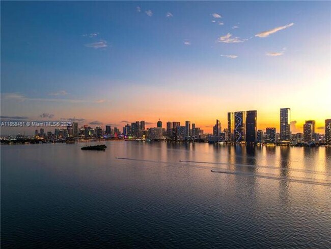 Building Photo - 700 NE 24th St