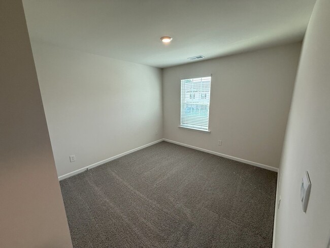 Building Photo - Brand New 4BR home in Great location!