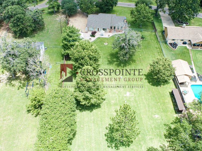 Building Photo - Tour Today! 3 Bedroom Home On Lake Tyler!