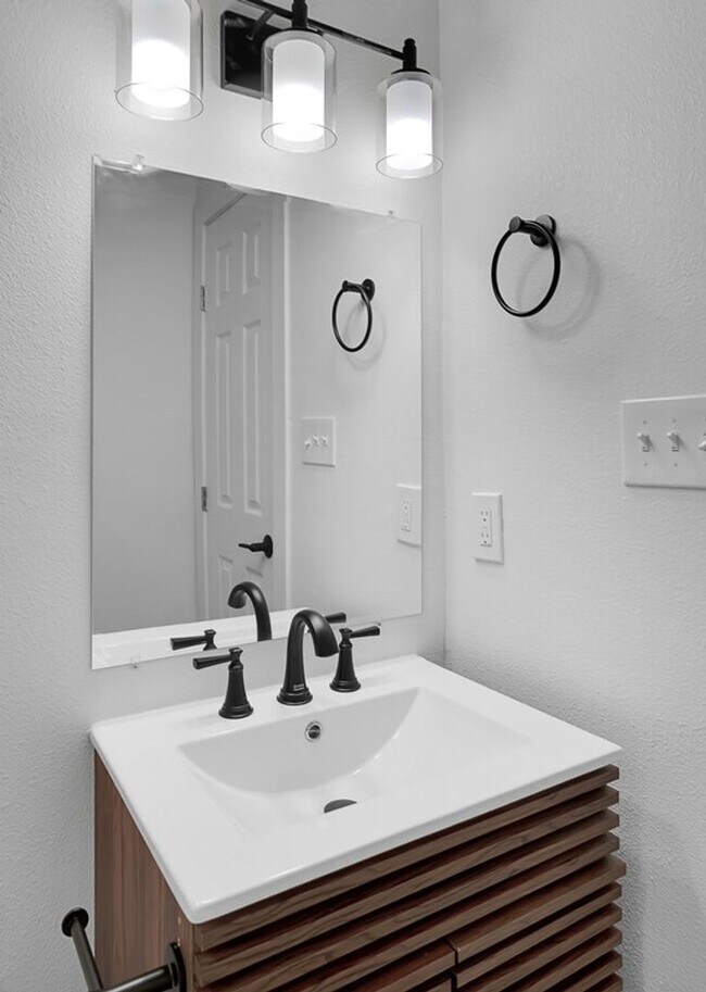 Building Photo - Newly remodeled 3BD 2BA Home in Waco - Near Baylor University