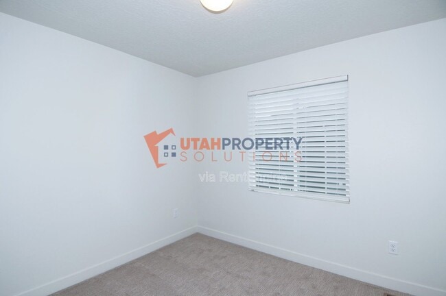 Building Photo - 963 W 540 S
