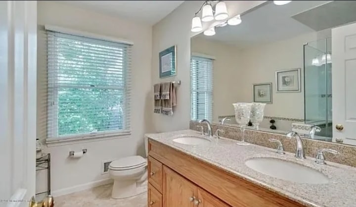 Building Photo - 8 Harrow Ln