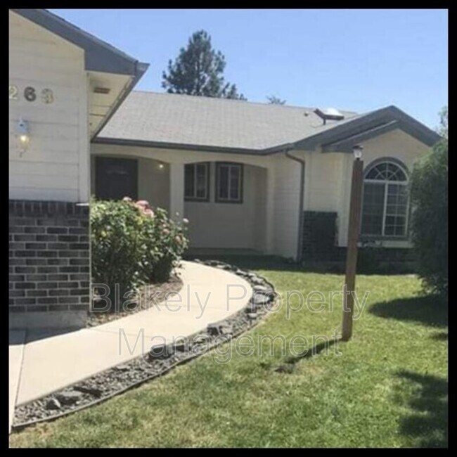 Primary Photo - 2263 E Clarene St