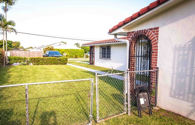 Building Photo - 1020 SW 84th Ave