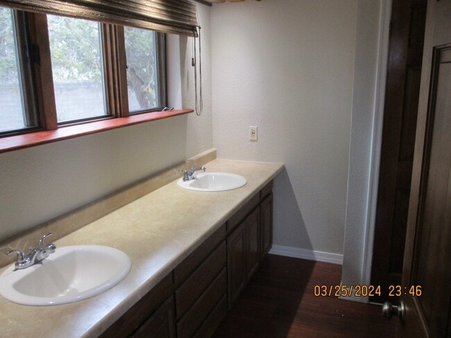 Building Photo - 2000 W Willis