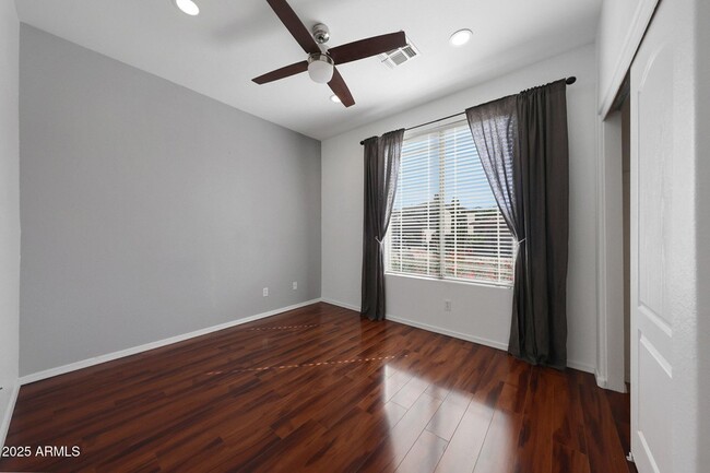 Building Photo - 1642 W Windsong Dr