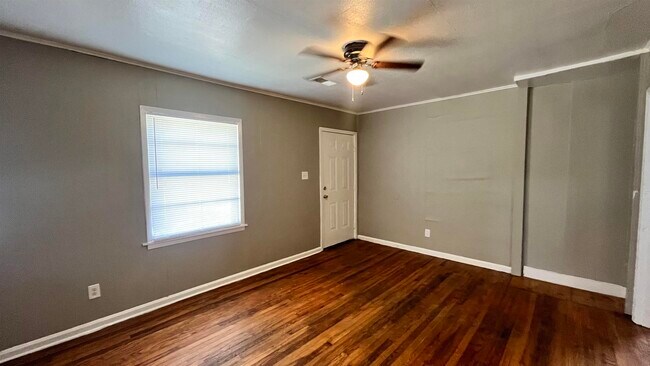 Building Photo - 4011 Victor Dr