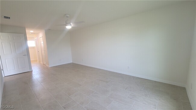 Building Photo - 4016 NE 12th Ct