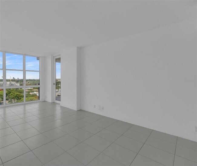Building Photo - 1901 Brickell Ave