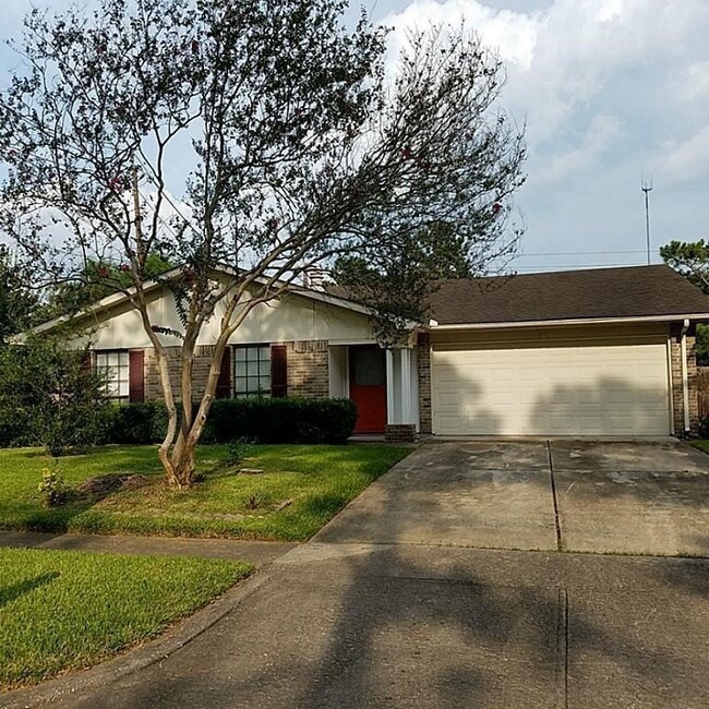 Building Photo - 3211 Meadowview Dr