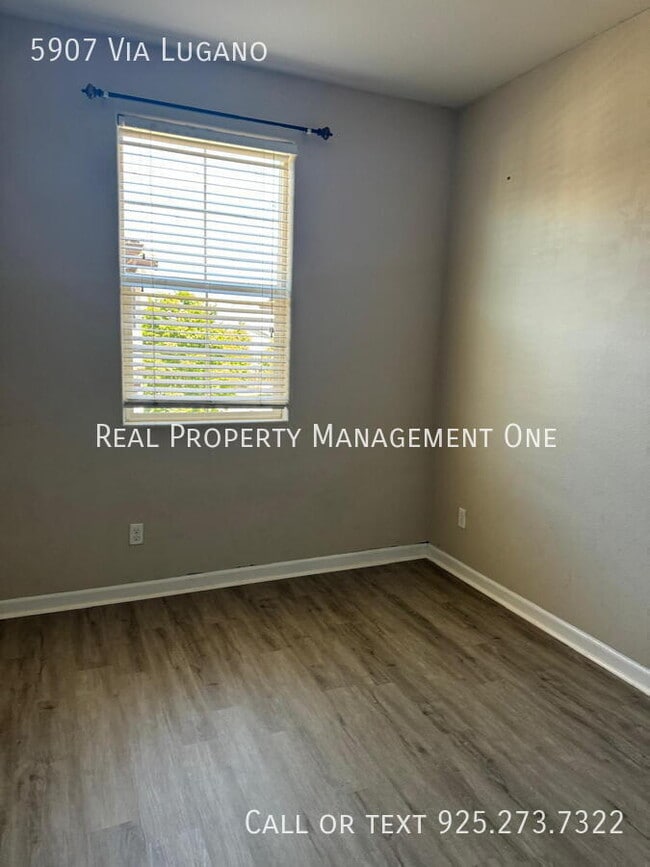 Building Photo - 5907 Via Lugano