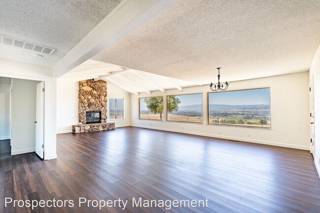 Building Photo - 4 br, 2 bath House - 2850 Paseo Robles