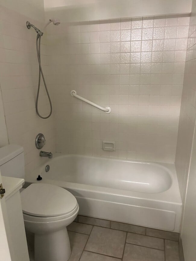 Building Photo - Idlewild Riverfront condo